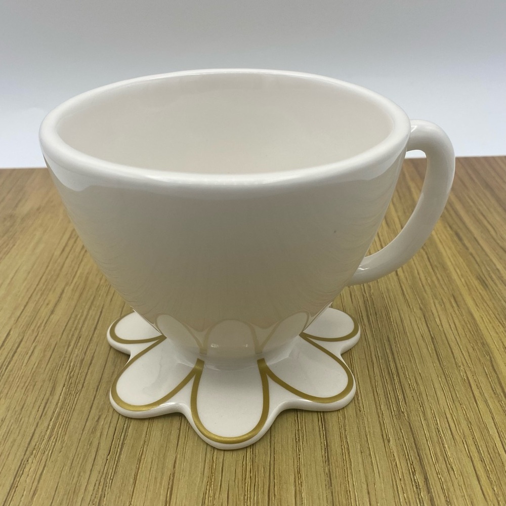 Coton Colors Scalloped Foot Mug Laura Johnson Coffee Tea White Gold Gifts Flaw
